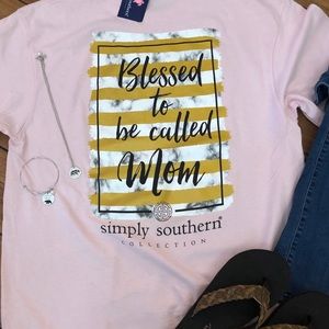 New with tags Simply Southern mom shirt